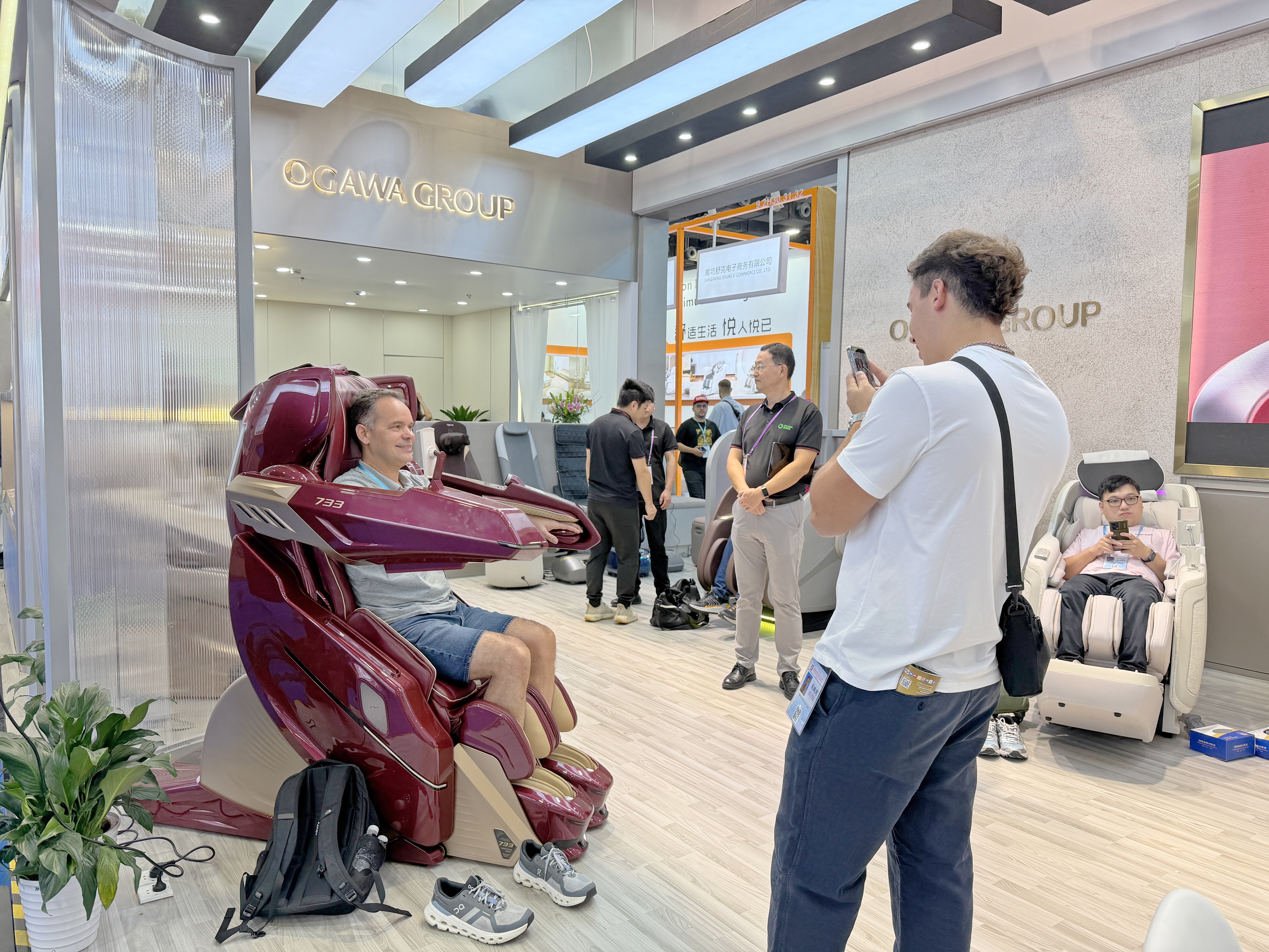 創(chuàng)新按摩“機(jī)器人”，奧佳華亮相廣交會(huì)領(lǐng)航智能健康新體驗(yàn)